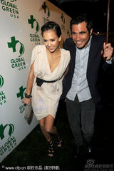 幻灯图：卡梅隆夫妇现身慈善晚宴 阿尔芭携老公现身