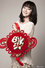 组图：张佳宁贺岁大片曝光 红火送“福”气