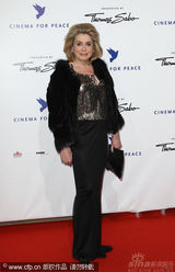 幻灯图：凯瑟琳-德纳芙现身柏林 风采依旧优雅迷人