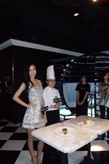 高清图：AngelaBaby为新店造型变身奥黛莉宝贝