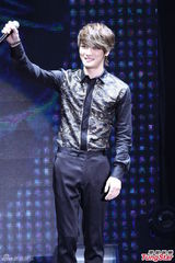 组图：金在中巡演台湾收官 宽肩窄腰细长腿