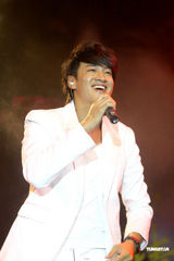 高清：何润东打造MV情感大片 亲手设计情侣内裤