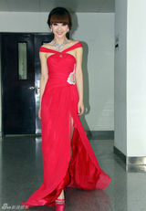 幻灯图：柳岩化身性感人鱼 最大优势是不怕从零开始