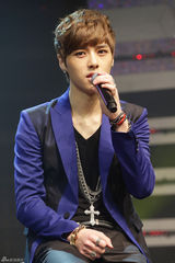 组图：男团M4M韩国出道 获Beast赞高帅有才