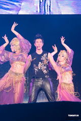 组图：王力宏深圳开唱劲歌热舞秀才艺