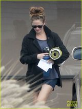 组图：46岁朱莉娅-罗伯茨素颜短裤长腿动人