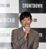 高清组图：全度妍宣传新片《倒计时》 星星装闪金光