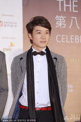 组图：最佳新演员提名蔡瀚亿西装革履现身