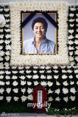 组图：金智勋自杀灵堂曝光 警方将尸检推迟出殡