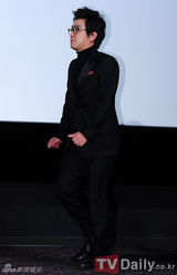 组图：韩星柳承龙新片《七号房间》开试映会