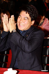 组图：宁可发专辑满文军助阵 与朱时茂对唱情歌