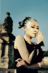 组图：许晴颠覆写真出炉 白发烟熏显哥特气质