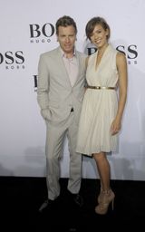 幻灯图集：杰西卡-阿尔芭白裙秀女人味 和伊万同台