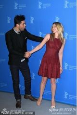 高清组图：《双重恶魔》发布会 女星塞尼耶显娇媚