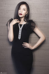 组图：刘涛杂志大片 魅惑红唇性感迷人