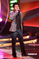 幻灯图：曹格主持节目获粉丝力挺 称暂未联络侧田