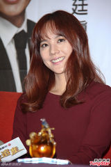 组图：柳真挟高人气防台 宣传新剧谈家暴