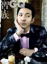 组图：立威廉化身型男美食家表情狡黠