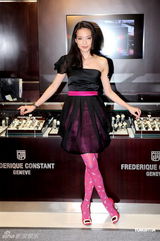 组图：舒淇出席腕表店开业 半露香肩展示迷人微笑