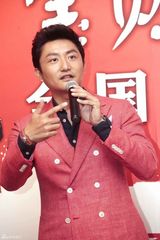 组图：涂松岩《宝贝战争》发布会红装抢镜