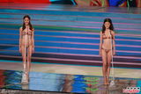 组图：港姐泳装秀热辣美胸 蛮腰翘臀各展风情
