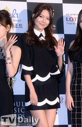 组图：少时等热爆首尔歌谣大奖 EXO大赢洒泪