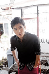 组图：李彦希酷帅写真显男性魅力