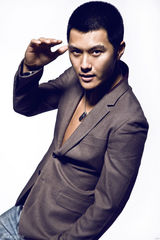 组图：实力小生沈泰新照曝光 展硬汉风魅力十足