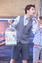 组图：炎亚纶视周杰伦为贵人 与初恋女友话题多