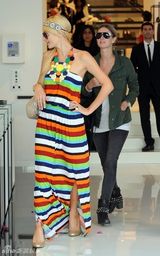 幻灯图集：帕丽斯-希尔顿姐妹为看世界杯购物