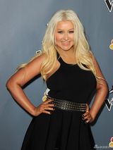 组图：克里斯蒂娜捧场美国好声音 丰满巨波遭袭