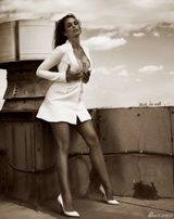 组图：47岁辛迪-克劳馥大片 美腿翘臀性感依旧