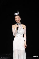 组图：关心妍个唱舞台美轮美奂 亲友老板皆捧场