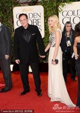 组图：昆汀·塔伦蒂诺现身金球红毯表情有趣