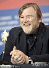 高清图：《看守员》发布会 布莱丹-格里森微笑致意