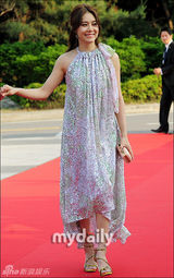 组图：金俊秀玉珠贤等亮相音乐剧颁奖礼地毯