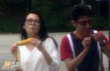 组图：章子怡喂玉米照遭 撒贝宁黑面回京
