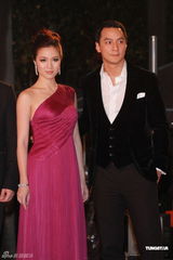 高清图：吴彦祖携黄子琪共走红毯 尽显绅士风度