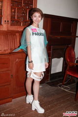 组图：何超仪左脚受伤已手术 颜卓灵求学接工作