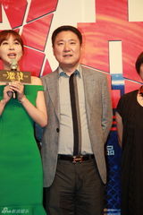 组图：《激战》首映 张家辉与李馨巧欢乐打闹