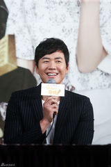 组图：《金子》发布 韩智慧携手延政勋谈情