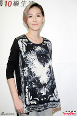 组图：张悬短发炫彩亮相 呼吁大家伸出援手