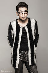 组图：金志文拍秋日时尚大片 成熟风范尽显