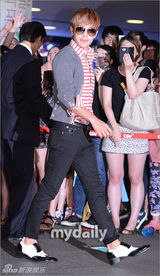 组图：裴勇俊金秀贤等捧场朴振英新片