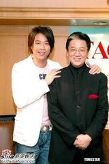 组图：陶大伟陶喆父子关系亲密 相互支持如老友