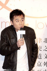 幻灯图：刘烨姚晨加盟《爱出色》 莫小棋超低胸抢镜