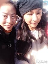 组图：张柏芝邓萃雯当义工 全程低调无媒体