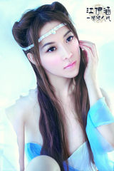 组图：嫩模江伊涵“荷花仙子”写真曝光