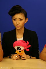 幻灯图集：景甜何润东印小天做客聊《我的美女老板》