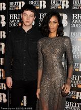 组图：2013全英音乐奖男星帅气亮相红毯